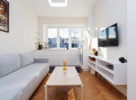 Charming train lines studio, Hotel in Vinohrady
