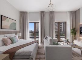 Chic Yas Studio Park Discounts! Near F1 & Golf, hotel v destinaci Yas Island