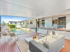 The Chill House - Heated Pool - Entertainment Area