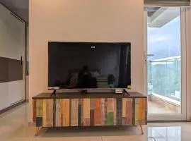 Modern Hill-View Studio - Work-Friendly - Pashan
