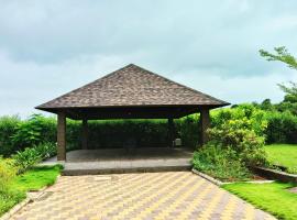 Daksh The Nirvana Retreat, hotel in Vitoj