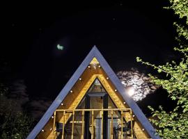 Mtiskari cottage in Utsera, hotel pro pobyt s dom&aacute;c&iacute;mi mazl&iacute;čky v destinaci Utsera