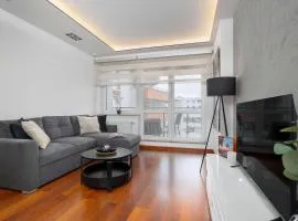 Modern Apartment with Desk and Balcony by Noclegi Renters