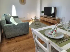 Sanierte Altbauwohnung mit Arbeitszimmer & Parkplatz am Rhein