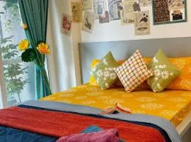Casa Stories-Balcny Studio-Nr Airport-Neon Hometel Vimamnagar