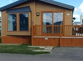 Lovely Lodge At Manor Park With Decking, Near Hunstanton Beach Ref 23170K