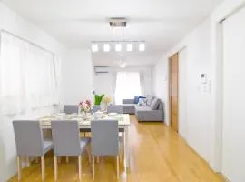 3minutes walk from the station 3LDK Direct access to Namba in 6 minutes Free parking Convenient location