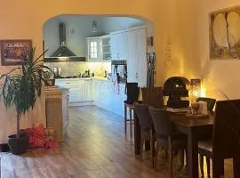 House -Sleeps 6-Garden-Fireplace