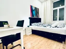 Comfy 5BR shared Apartment Near Kaufpark Alterlaa