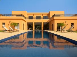Villa Naima Piscine & Détente, hotel v destinaci Segraga