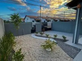 Casa na Av Principal, 1 quarto, Mesa de escritório e Garagem