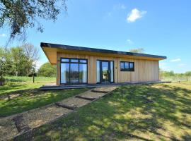 2 Bed in Thetford 73624, hotel in East Harling