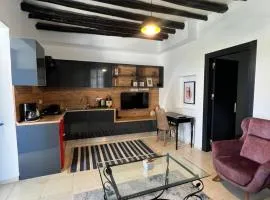 MAVI KONAK Deluxe Rooms & Suits