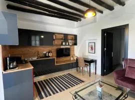 MAVI KONAK Deluxe Rooms & Suits