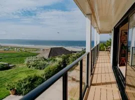 Ponderosa 5-Bed Coastal Retreat with Studio, Sauna & Sea Views