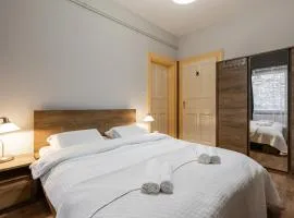 Central Quiet Near Everything