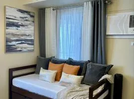 A Cozy and Spacious Condo in the Heart of Downtown