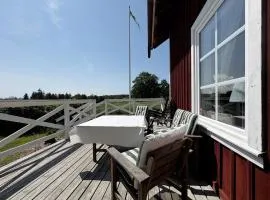 Charming holiday home with views of the landscape and close to Lake Vättern