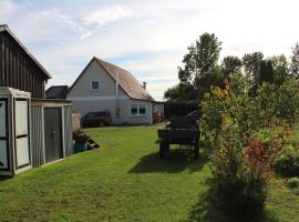 Ferienwohnung "Feldblick" Schuhmacher, hotel in Gützkow