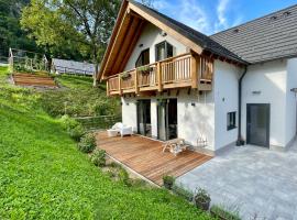 Alpennelke family apartments, hotel in Bohinjska Bela