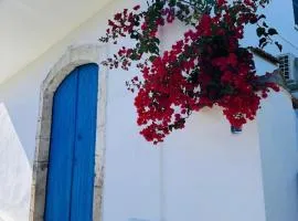 MAVI KONAK Deluxe Rooms & Suits