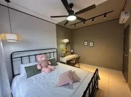 Chic Homestay with Mini Cafeteria at Gamuda Garden