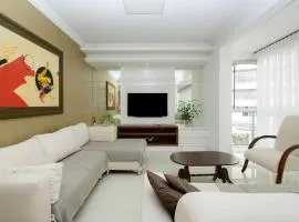 Apto c/ 2 vagas no centro perto da praia QP5165