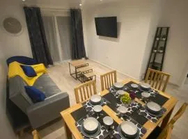 Spacious Home, Garden, in Harlow, Great for Contractors & Relocators