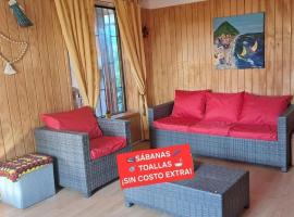 Beautiful and spacious family house, hotel v destinaci Algarrobo