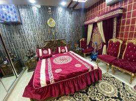 Stylish One Room Apartment Decor Outdoor Seating，位于拉合尔的低价酒店