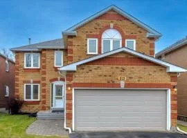 Comfy & Spacious 4BR Family Home with Free Parking, Laundry, BBQ! 10 Min Walk to Headwaters Hospital, 5 Min Drive to Mount Alverno Luxury Resorts, Ideal for Medical, Vacation or Work Stays!