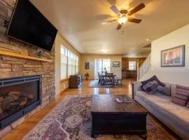 Redtail 3 Bedroom with Spacious Kitchen and Covered Back Deck - 30 Day Stay home