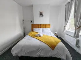 Central Wolverhampton Stay
