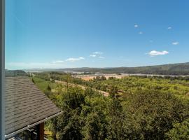 Eagles Bluff 1BR Suite of Kalama Oaks Lodge, hotel a Kelso