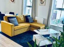 Folkestone Harbour Modern Flat 2BR sleeps 4, hotel u gradu 'Folkestone'