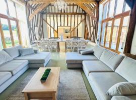 New Luxury barn with pool table nr southwold, hotel 