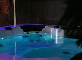 Charme & Sens Avec Jacuzzi intérieur