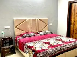 Private Room in Peaceful Flat Attached Washroom
