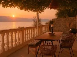 Villa ZeN- with Private garden and beach
