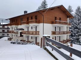 The Bros Chalet - 5 minuti a piedi dal centro di Asiago, hotel v destinaci Asiago