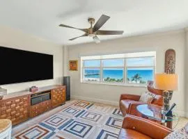 Oceanfront Three Bedroom Condo with Panoramic View