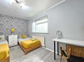 Wetherne House, Beautiful Home, Parking Garden WiFi Self Check-in