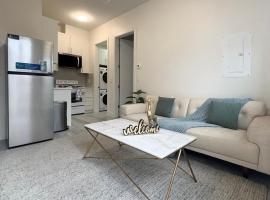 South surrey Secondary Suite with Kitchen, hotel in Surrey
