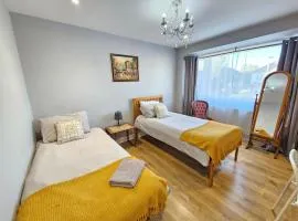 Beautiful guest rooms, Free Parking, 30min Heathrow, 40min Wembley, 60min Central London