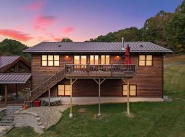 Family Mountain Escape w Private Suite Modern Comforts, hotel in Old Fields