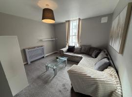 Charming 2Bedroom Apartment in the Heart of Dublin, apartment in Feevaghmore