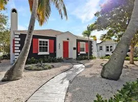 Spacious 3br 2ba Cottage Steps to Water & Downtown