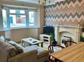 Last Min Staycation, Wolverhampton, 3 BR, Parking
