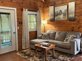 Alpine Serenity-Romantic-Hot Tub- Cabin -View, מלון בהלן