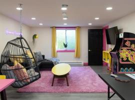 2BR Suite at Smuggler's Notch with sauna hot tub arcade & river, Hotel in Cambridge